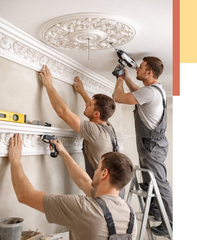 Монтаж лепнины на потолок в Мурманске от 3290 руб. быстро и недорого | ОТДЕЛОЧНИК-Мрм